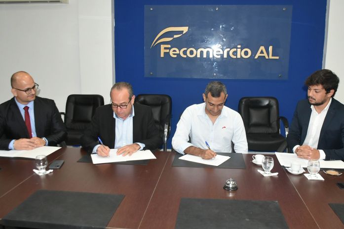 Fecomércio e SECEA assinam a Convenção Coletiva 2021/2022