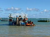 Após denúncias, equipamentos sonoros são apreendidos em embarcações na orla de Maceió