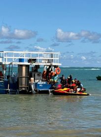 Após denúncias, equipamentos sonoros são apreendidos em embarcações na orla de Maceió