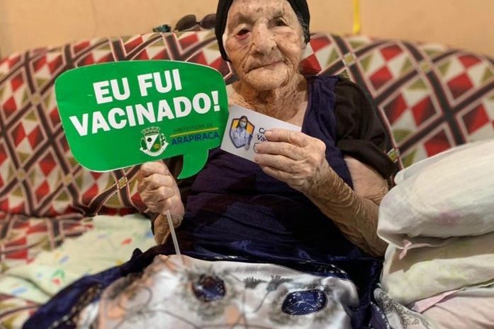 Sobrevivente da Gripe Espanhola, moradora de Arapiraca com 113 anos é vacinada contra a Covid-19
