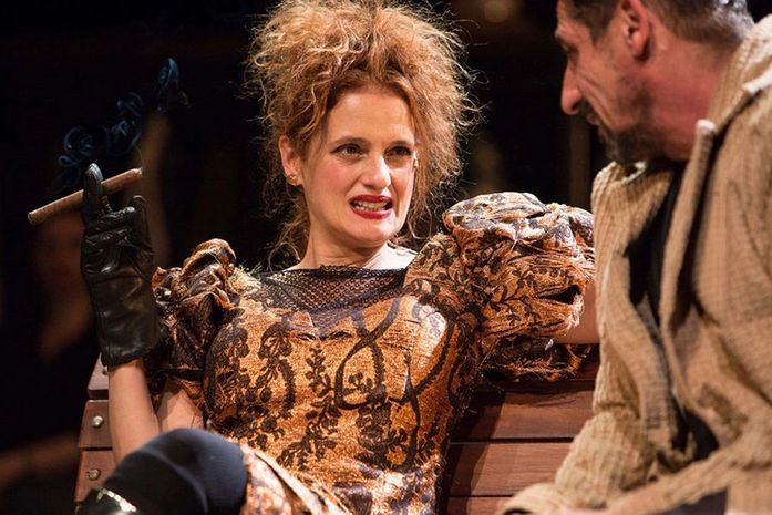 A visita da velha senhora á chega a Maceió