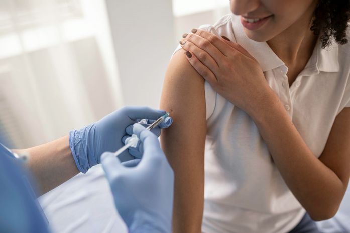 Vacina contra HPV pode prevenir diferentes tipos de câncer e ainda enfrenta barreiras por desinformação