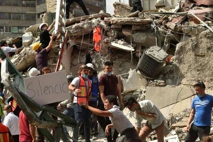 'Vi muito vidro caindo e fachadas desabando': o caos provocado pelo terremoto no México