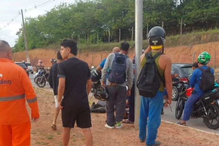 Segurança morre após perder controle da moto e colidir com poste na Rota do Mar