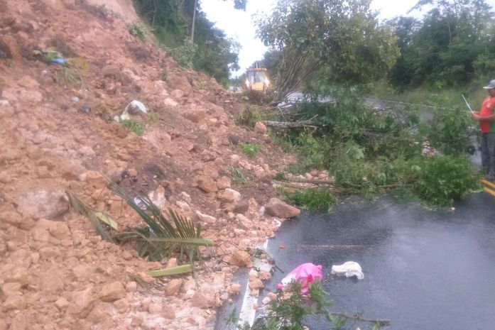 Deslizamento deixa rodovia parcialmente interditada