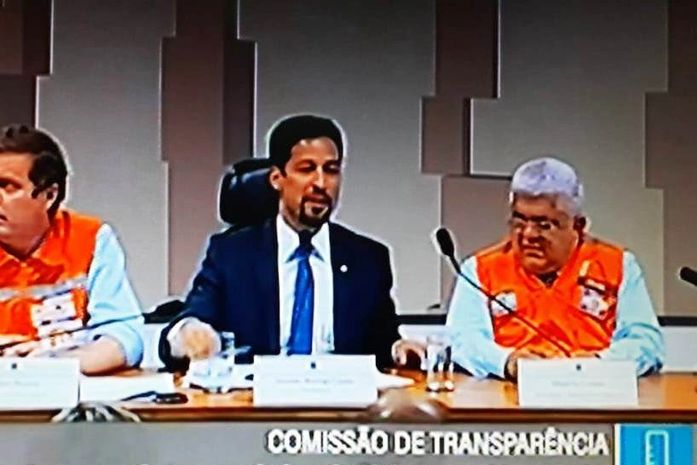 Dinário chora ao falar em audiência sobre o Pinheiro, no Senado