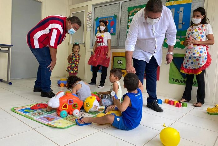 Prefeito George Clemente visita Creches de São Miguel dos Campos