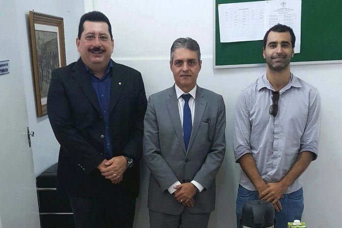 O prefeito Gilberto Gonçalves se comprometeu de agilizar as obras de acesso ao novo fórum de Rio Largo.