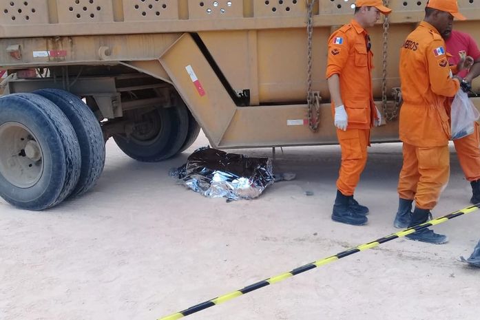 Empresário morre após colisão entre moto e caminhão na BR-101