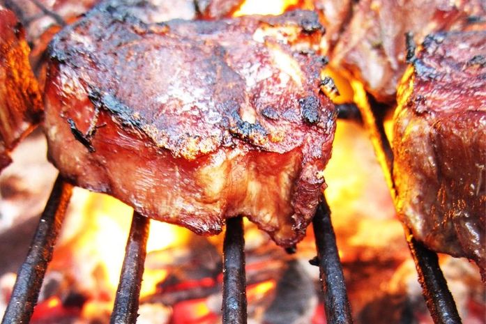 Como calcular a quantidade de comida para um churrasco