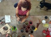 Maria Corá trabalha é artesã há mais de 10 anos
