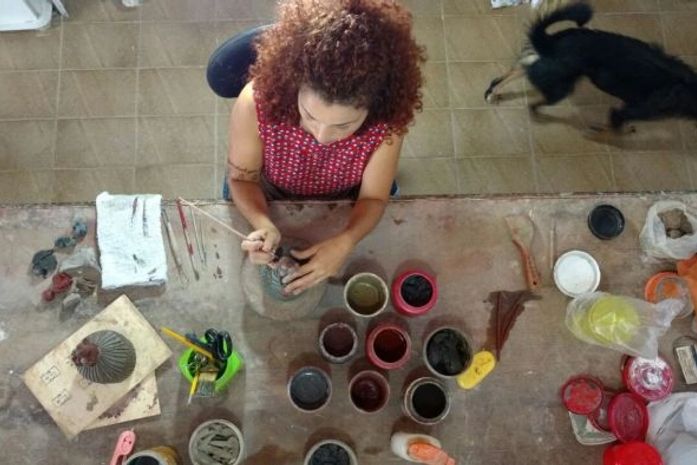 Maria Corá trabalha é artesã há mais de 10 anos