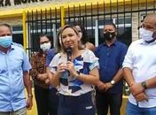 Prefeita se emociona com choro durante festa de emancipação, por ter escapado da Covid-19 justamente há um ano