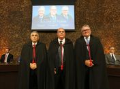 Desembargadores Orlando Rocha, Fernando Tourinho e Domingos Neto durante posse solene. 