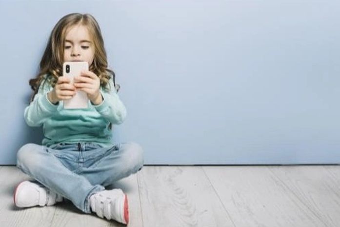 Privacidade vs. Proteção: por que o monitoramento do celular é essencial  para pais de crianças até