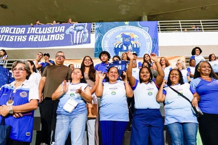 Alunos da EJAI vivenciam pela primeira vez experiência do Projeto Jovem Torcedor
