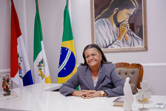 Tia Júlia se reunirá com Sinteal na terça-feira (20) e deve anunciar novos investimentos em Educação