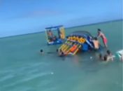 Embarcação virou durante passeio em praia de Porto de Pedras, Litoral Norte de Alagoas. Ninguém se feriu