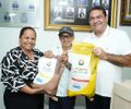 Prefeitura de Belém beneficia produtores com entrega de sementes