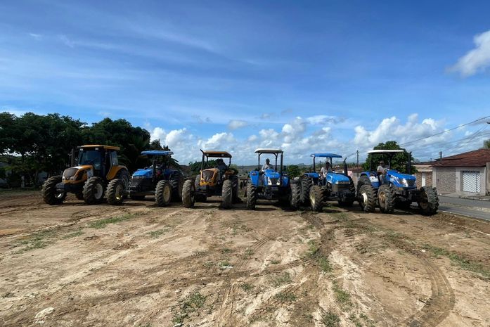 Prefeitura de Branquinha reforça frota de tratores para auxiliar pequeno produtor