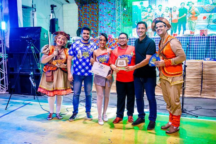 Rodrigo Cunha prestigia apresentação de quadrilhas em Arapiraca