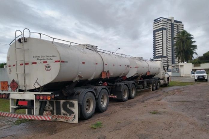 Com nota fiscal inidônea, Sefaz apreende quase 45 mil litros de álcool hidratado