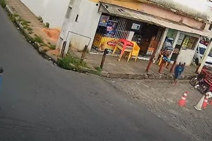 Câmeras registraram a ação dos criminosos