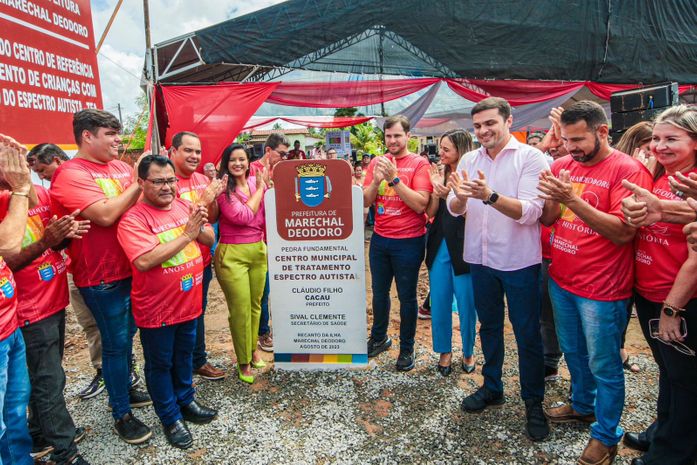 Prefeito Cacau assina ordem de serviço do maior centro municipal para crianças com espectro autista