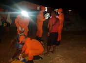 Rapaz de 18 anos e jovem de 17 sofreram escoriações após cair de motocicleta.