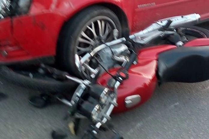 Acidente na Avenida Fernandes Lima deixa uma mulher ferida