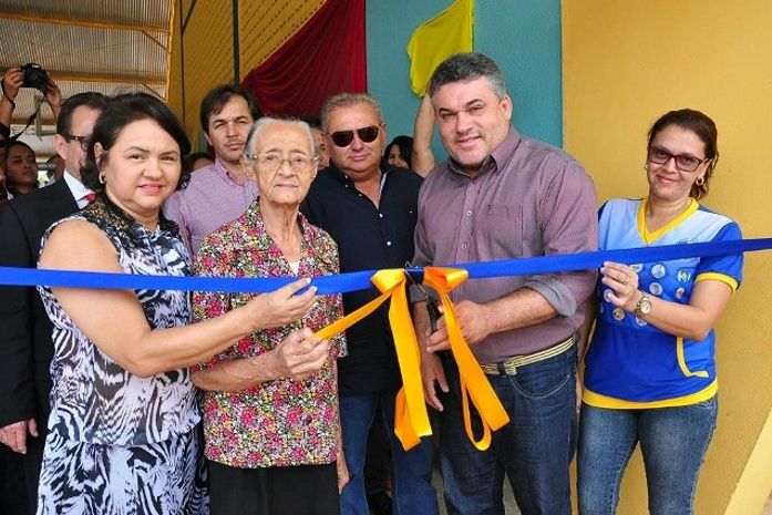 Prefeito James Ribeiro entrega ginásio de esportes em Canafístula de Frei Damião