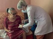 Eurita Ferreira, de 80 anos, em atendimento