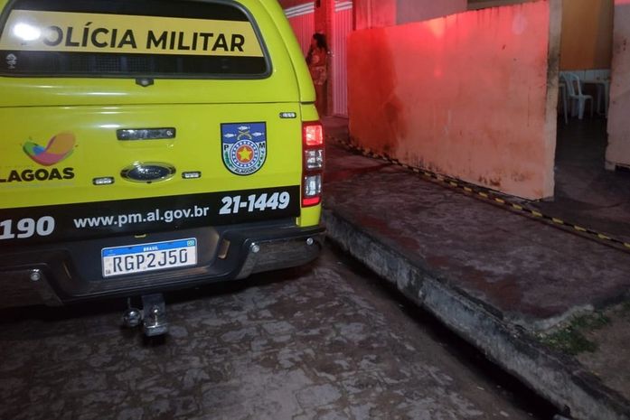 Para fugir de criminosos, adolescente de 15 anos tenta se esconder em bar, mas é morto a tiros