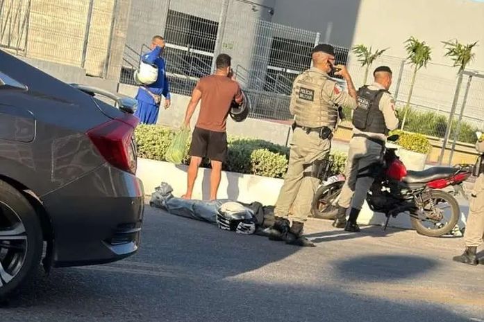 Jovem de 25 anos morre após cair de moto e ser atropelada por caminhão em Maceió