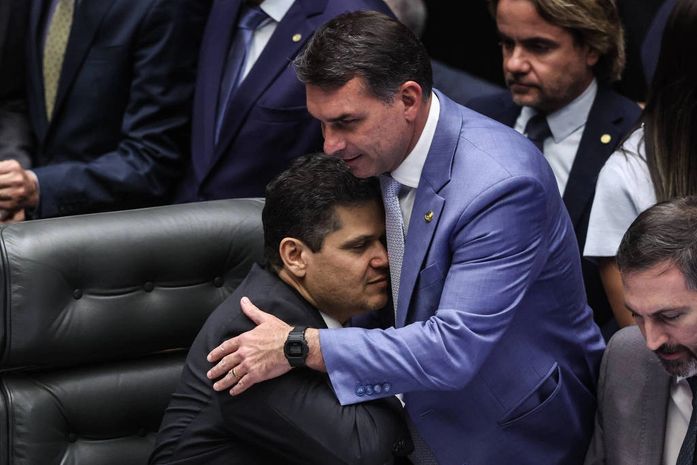 Flávio Bolsonaro e a mira no Senado