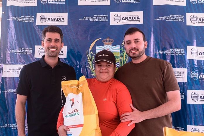 Prefeitura de Anadia beneficia produtores com entrega de sementes