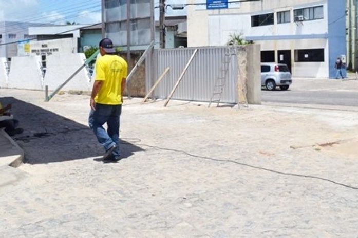 Obras e instalação de portões estão sendo realizadas pela direção do Helvio Auto para reforçar a segurança