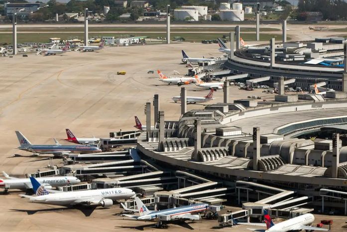 Movimento nos aeroportos brasileiros cresce 10% em 2025