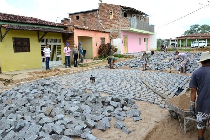 Em Major Izidoro, prefeita Santana Mariano vistoria obras
