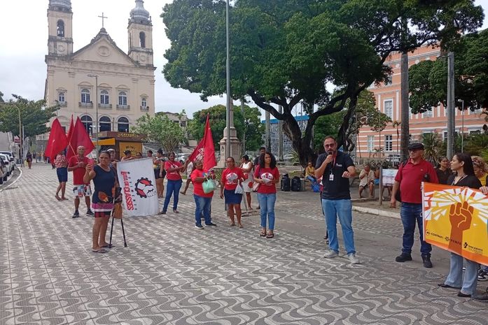 Manifestantes cobram contratação de 98 mil moradias do Minha Casa, Minha Vida em ato no Centro