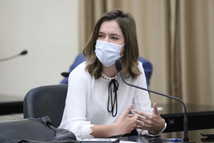 Deputada Cibele Moura vota a favor do QO dos militares e cobra QO dos bombeiros