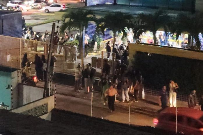 Boato sobre aluno armado gera pânico e correria em faculdade no Farol; unidade nega ocorrência