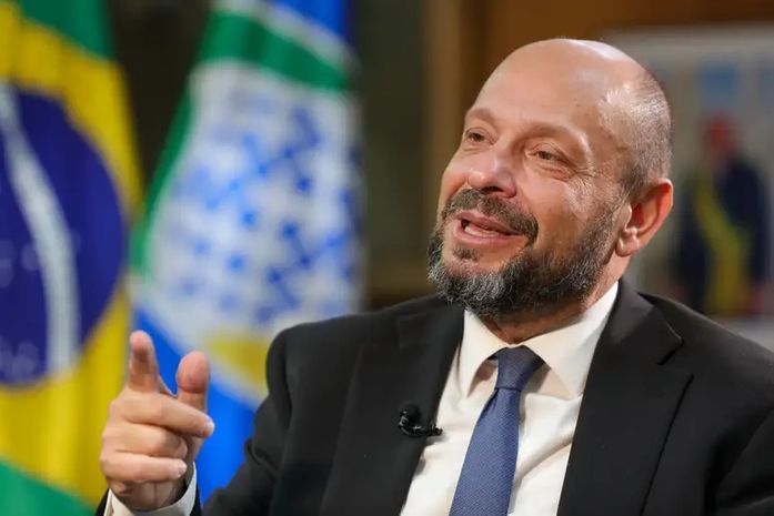 Lula demite presidente do INSS