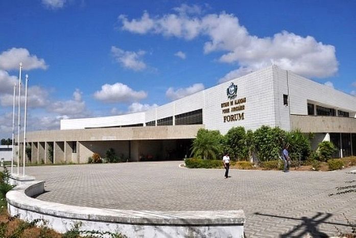 Varas criminais de Arapiraca funcionam em locais temporários durante reforma do fórum