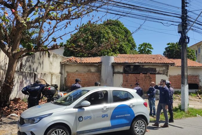 Homem é encontrado morto em cima de telhado de casa em Maceió