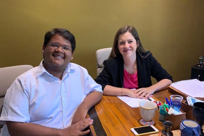 Deputada Cibele Moura debate sobre juventude e política em live com influencer sertanejo