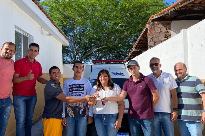 Ziane Costa contempla mais quatro comunidades com novas ambulâncias