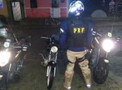 PRF apreende moto adulterada e prende duas pessoas 