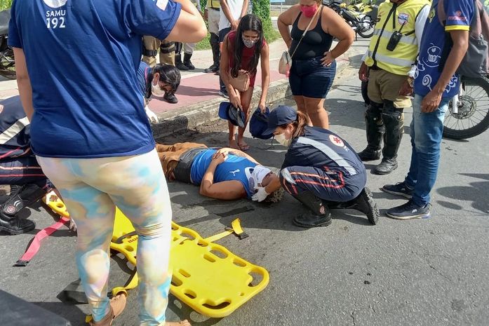 Ciclista fica ferido ao ser atropelado por ônibus na parte alta de Maceió