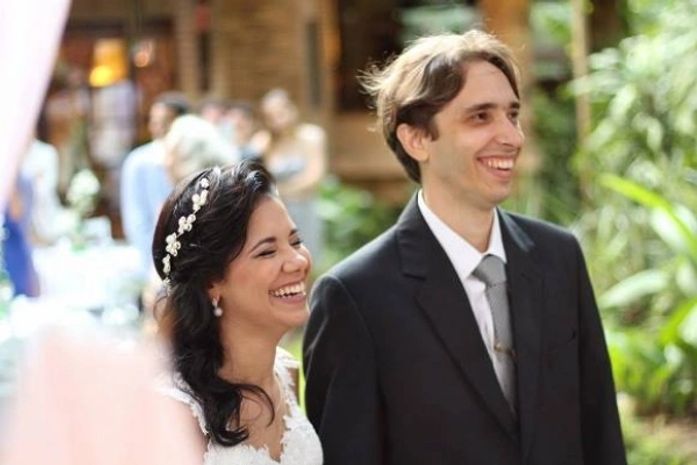 Casais falam sobre o beijo como forma de demonstrar o amor